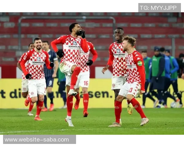 美因茨足球俱乐部的辉煌历程与未来发展展望 美因茨足球俱乐部的辉煌历程与未来发展展望